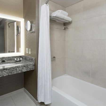 Sheraton Pittsburgh Airport Hotel Coraopolis Bagian luar foto