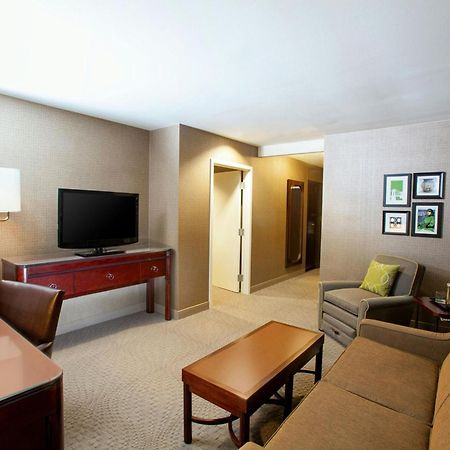Sheraton Pittsburgh Airport Hotel Coraopolis Bagian luar foto