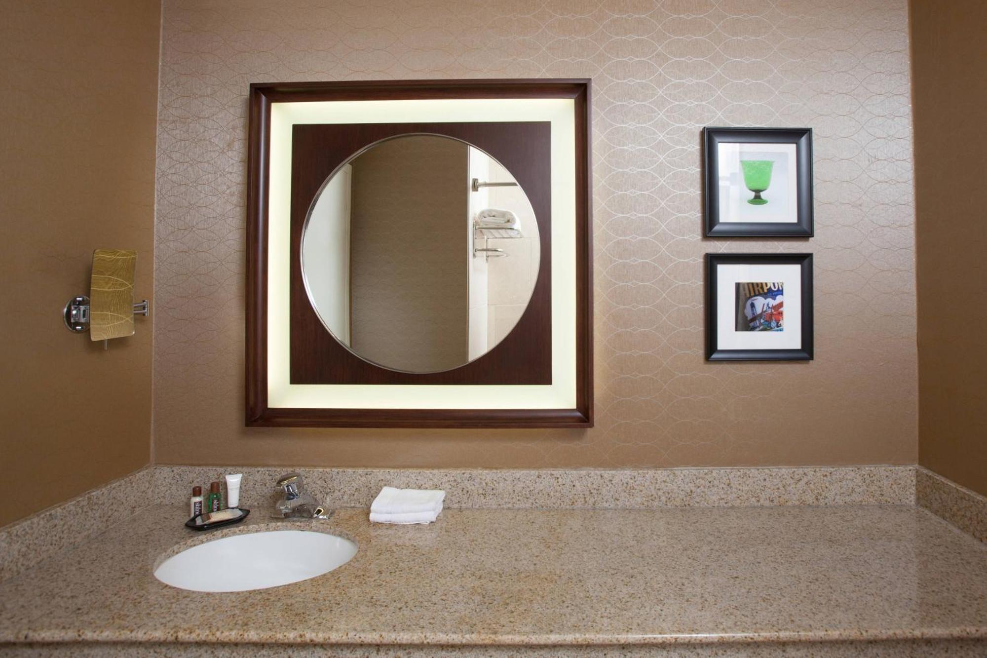 Sheraton Pittsburgh Airport Hotel Coraopolis Bagian luar foto