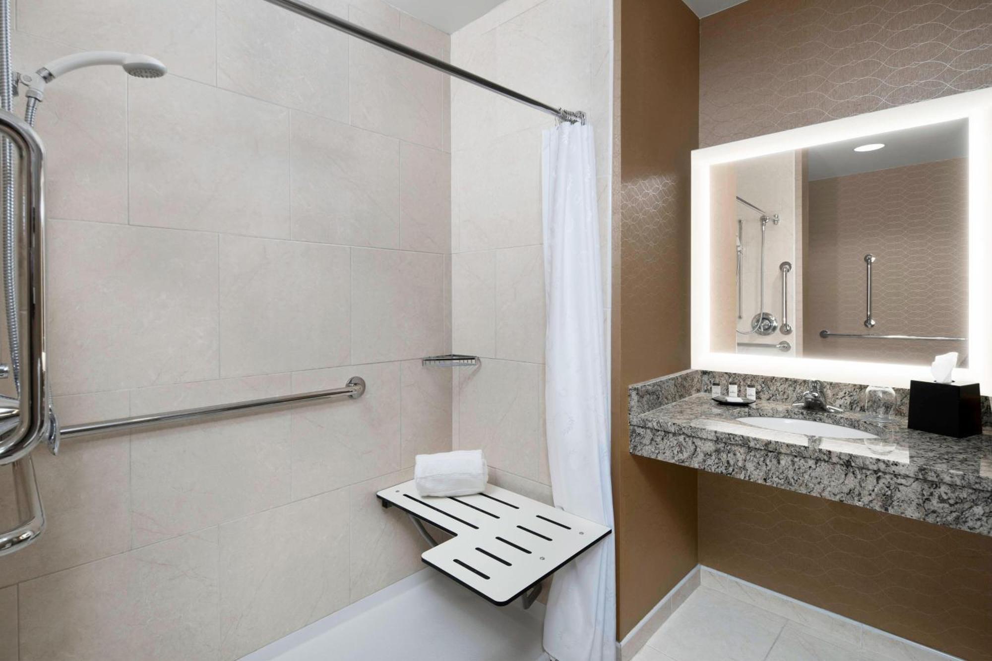 Sheraton Pittsburgh Airport Hotel Coraopolis Bagian luar foto