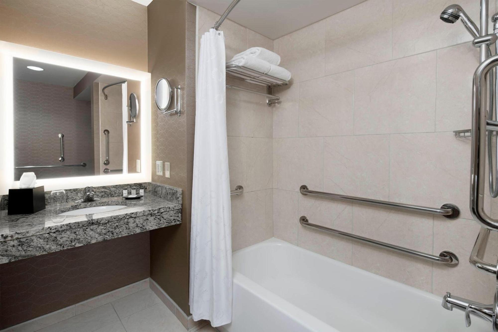 Sheraton Pittsburgh Airport Hotel Coraopolis Bagian luar foto