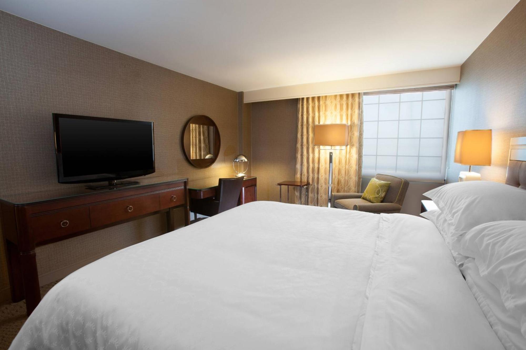 Sheraton Pittsburgh Airport Hotel Coraopolis Bagian luar foto