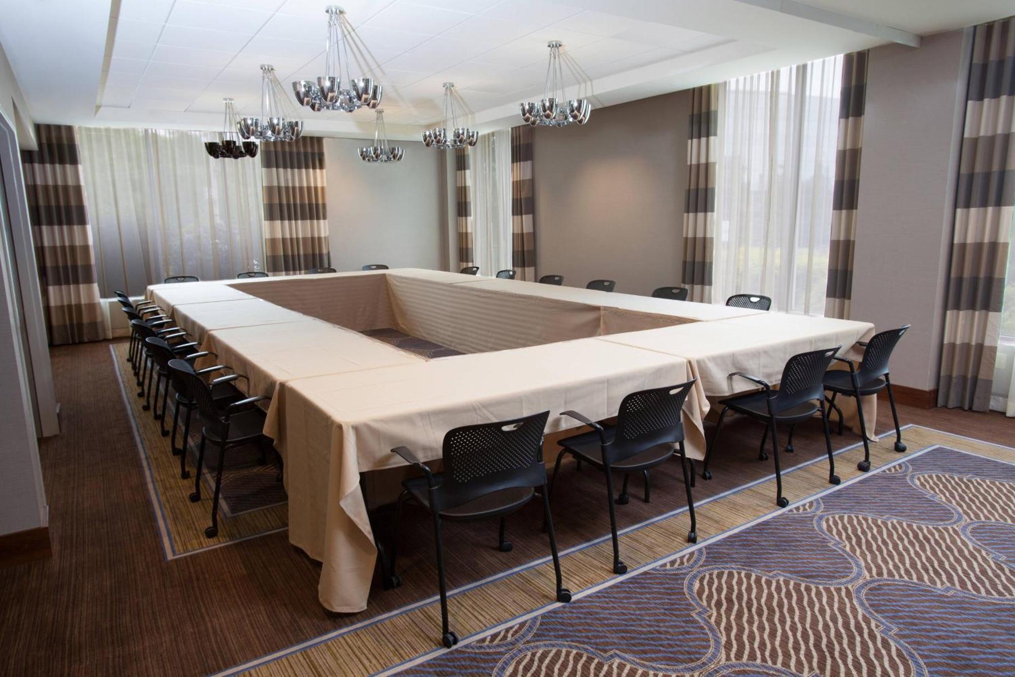 Sheraton Pittsburgh Airport Hotel Coraopolis Bagian luar foto