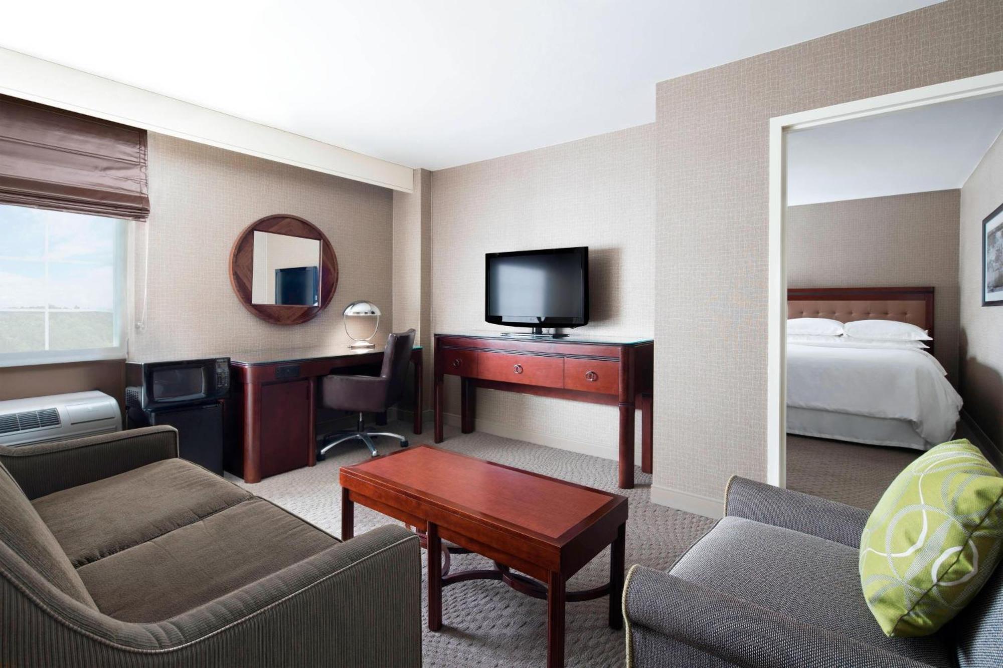 Sheraton Pittsburgh Airport Hotel Coraopolis Bagian luar foto