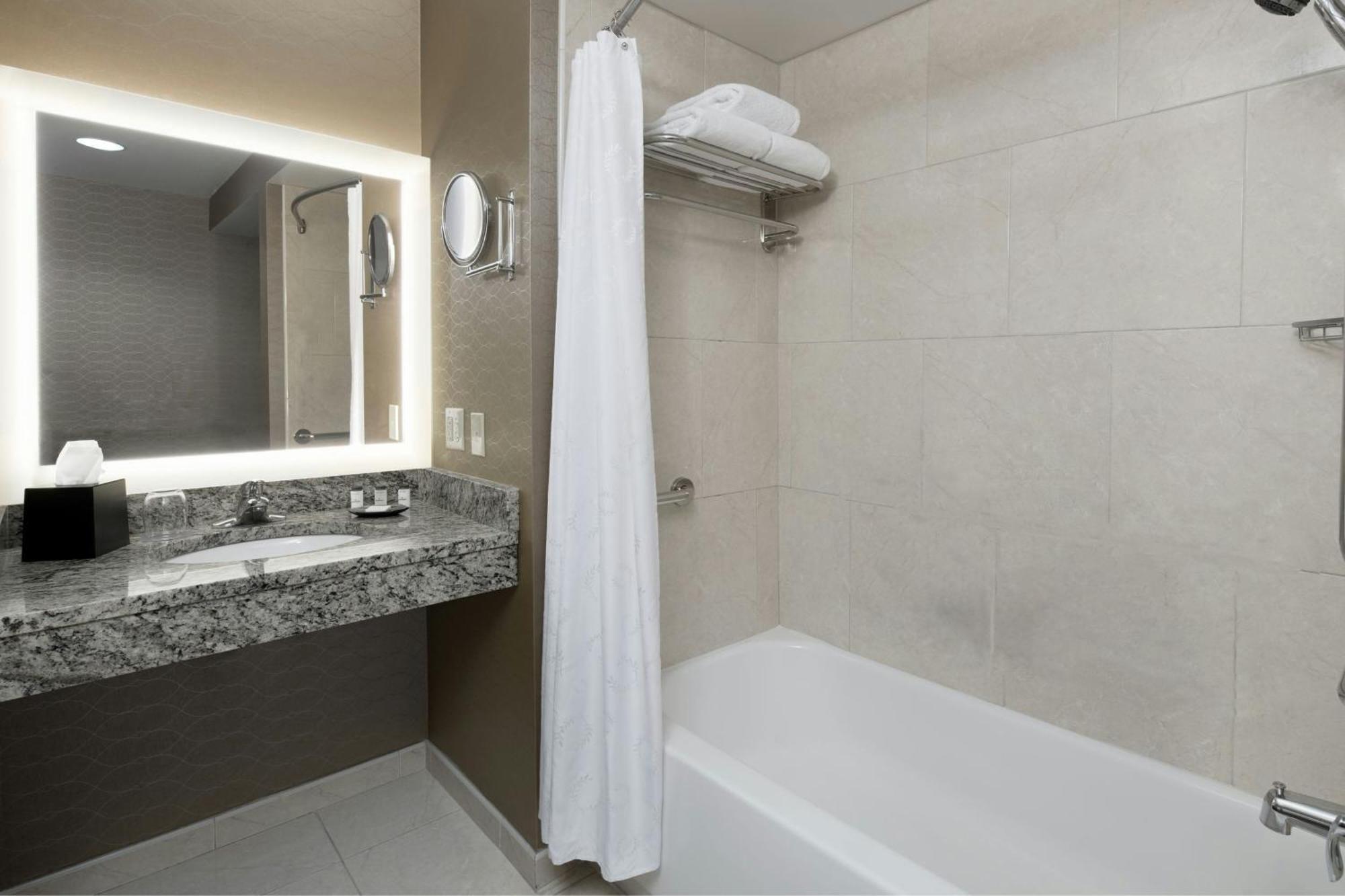 Sheraton Pittsburgh Airport Hotel Coraopolis Bagian luar foto