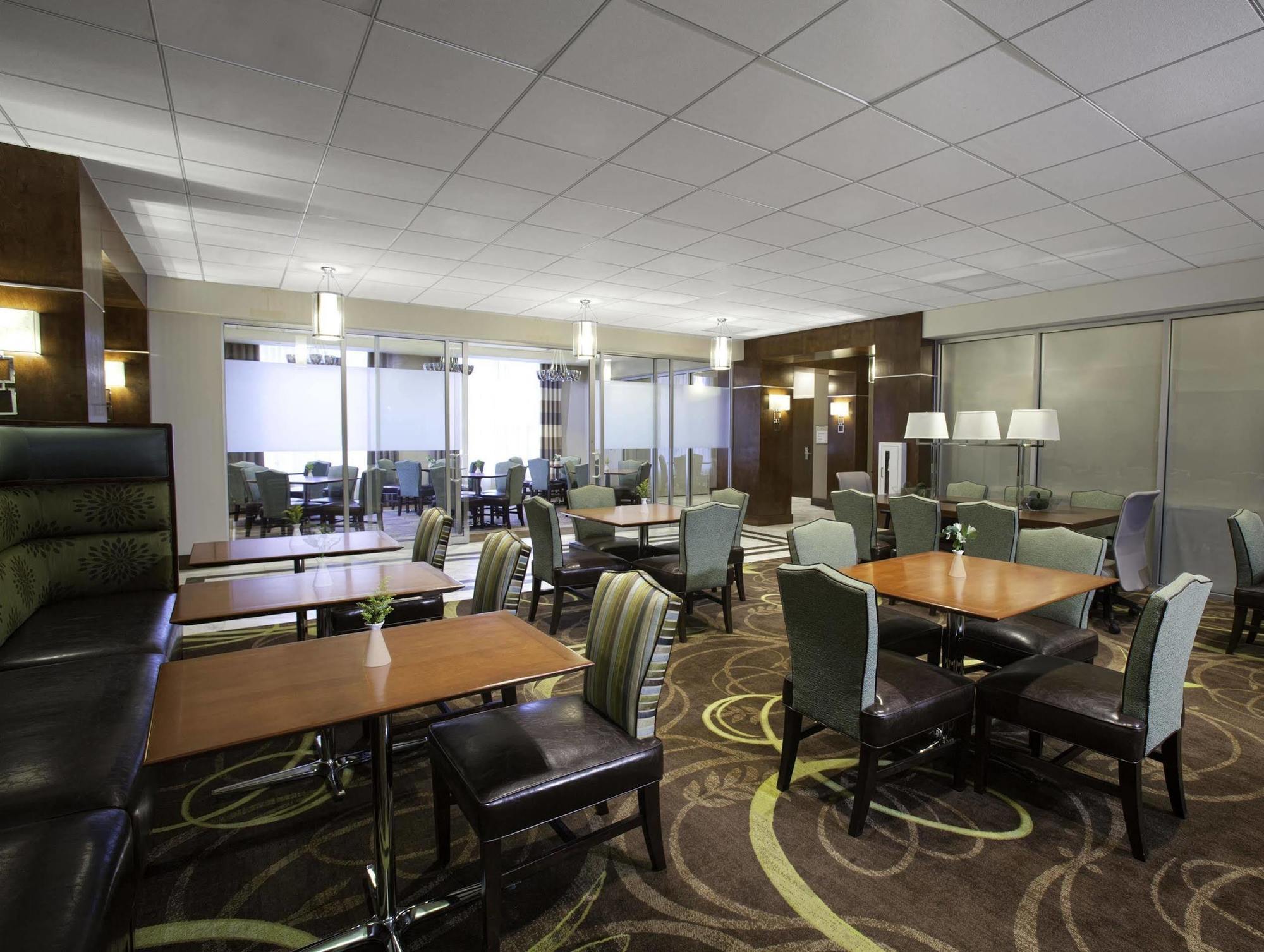 Sheraton Pittsburgh Airport Hotel Coraopolis Bagian luar foto