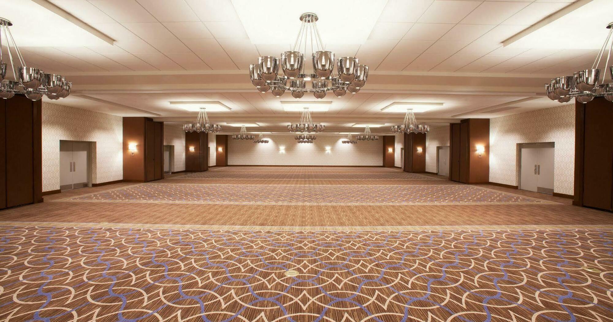 Sheraton Pittsburgh Airport Hotel Coraopolis Bagian luar foto